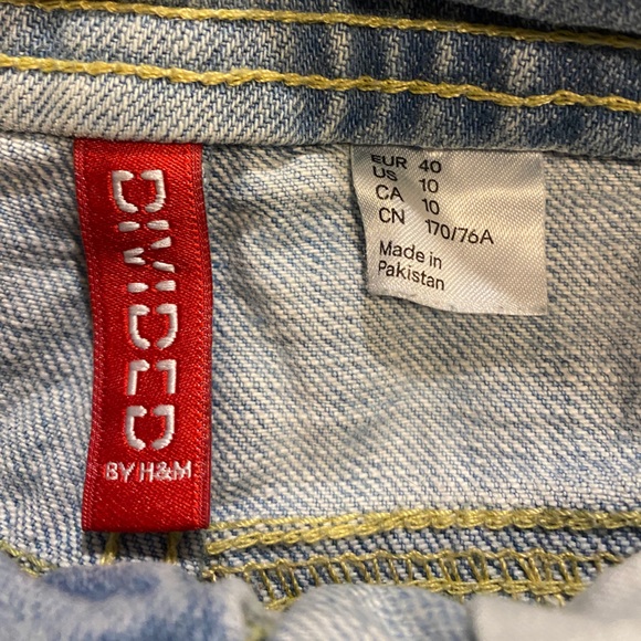 Women’s Light Wash Distressed Denim Shorts - Picture 2 of 4